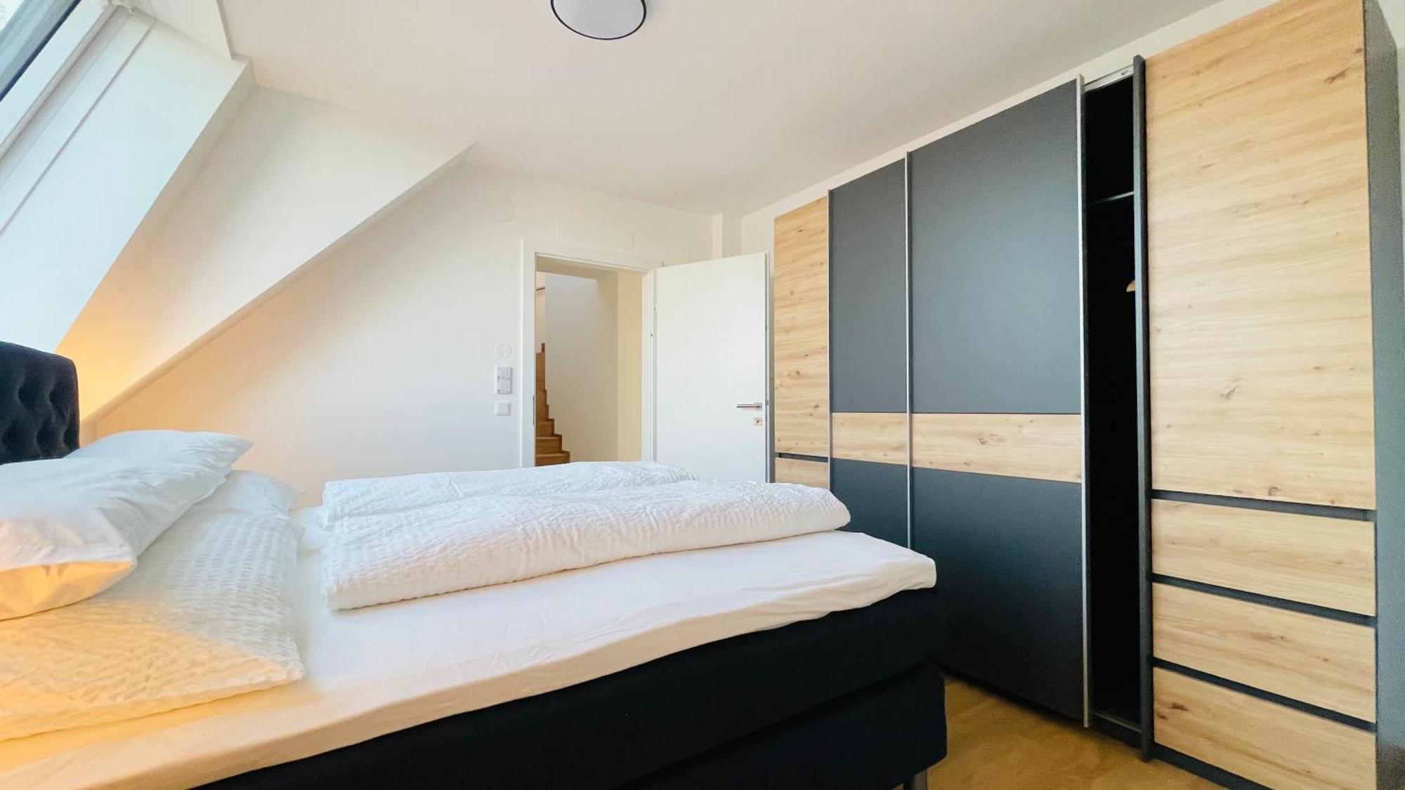 Spacious Penthouse - 4 For Up To 10 Guests - Contactless Check-in Apartament